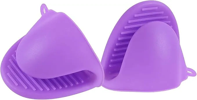 Mini Silicone Oven Gloves – Heat Resistant Pinch Mitts for Cooking & Baking (Random Colour) – 2 Pairs